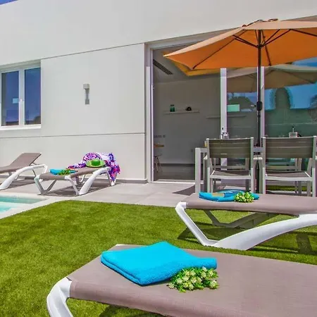 In Playa Blanca Sleeps 4 With Pool And Air Con